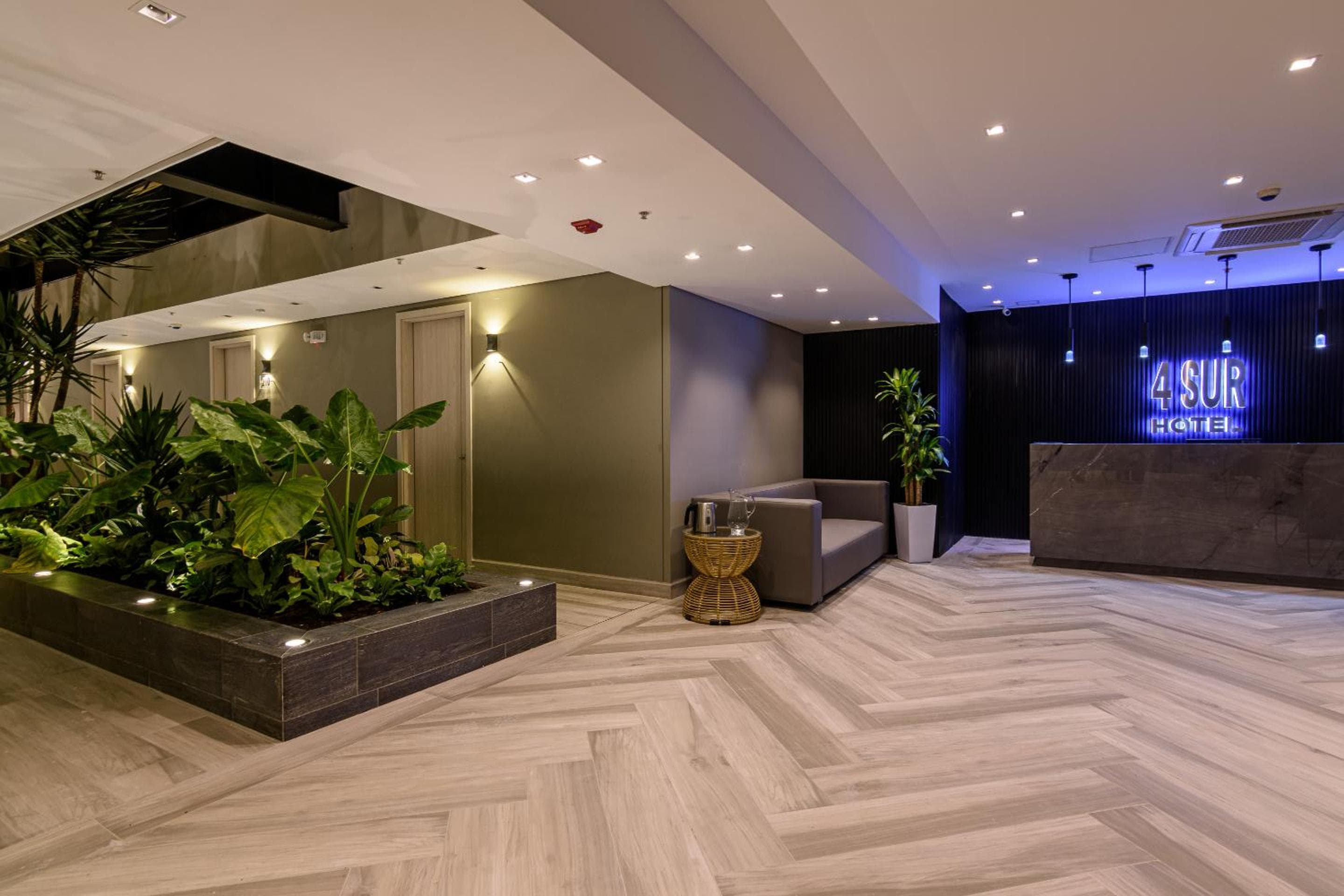 4 Sur Hotel