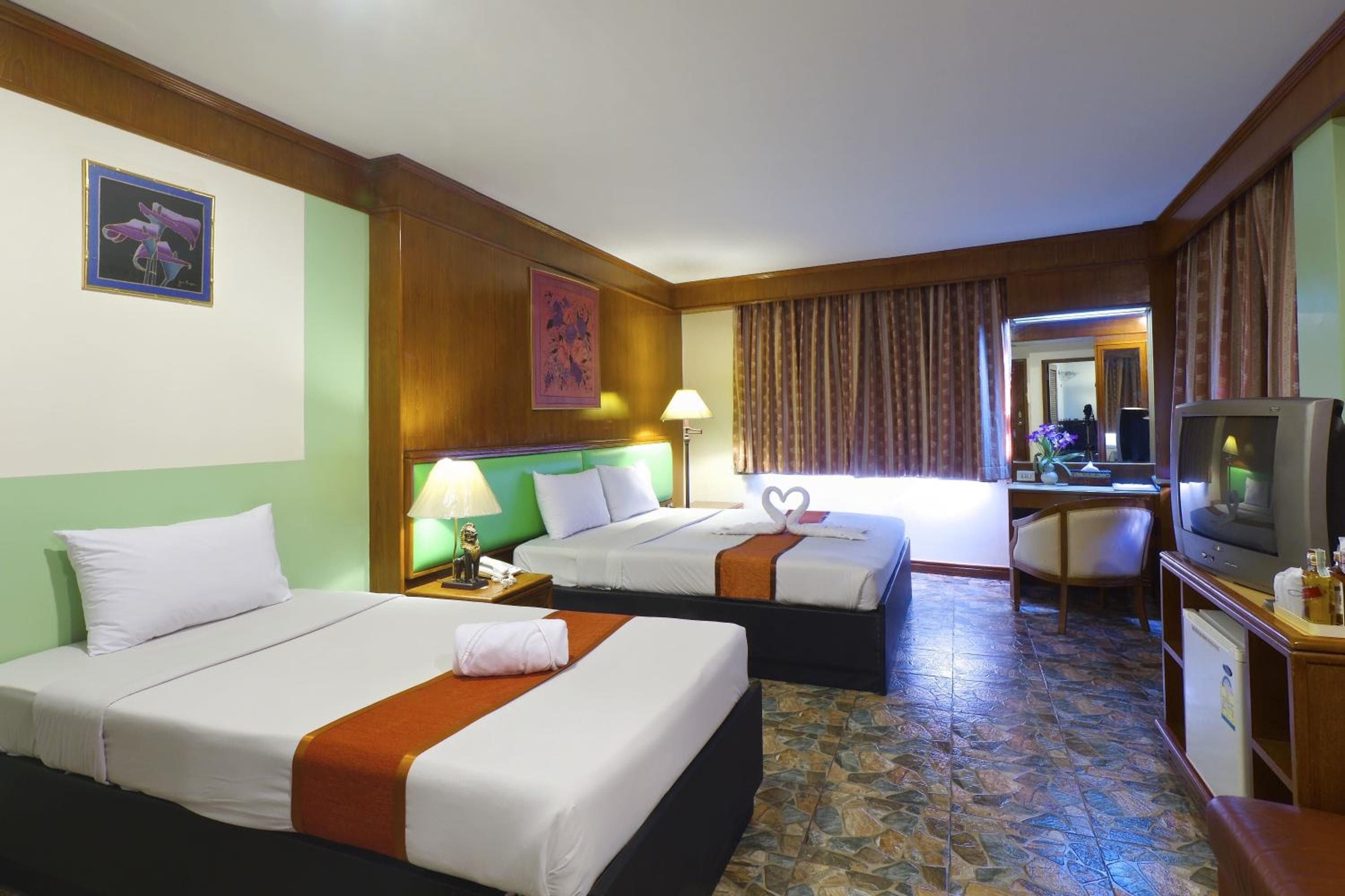 Silom Avenue Inn