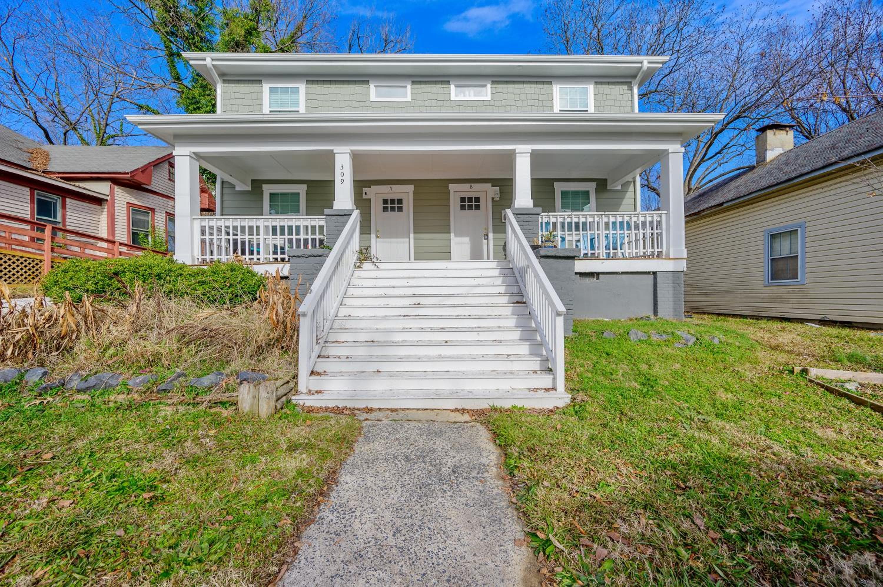 *Lux Modern Townhome * Downtown* King Beds * Duke*