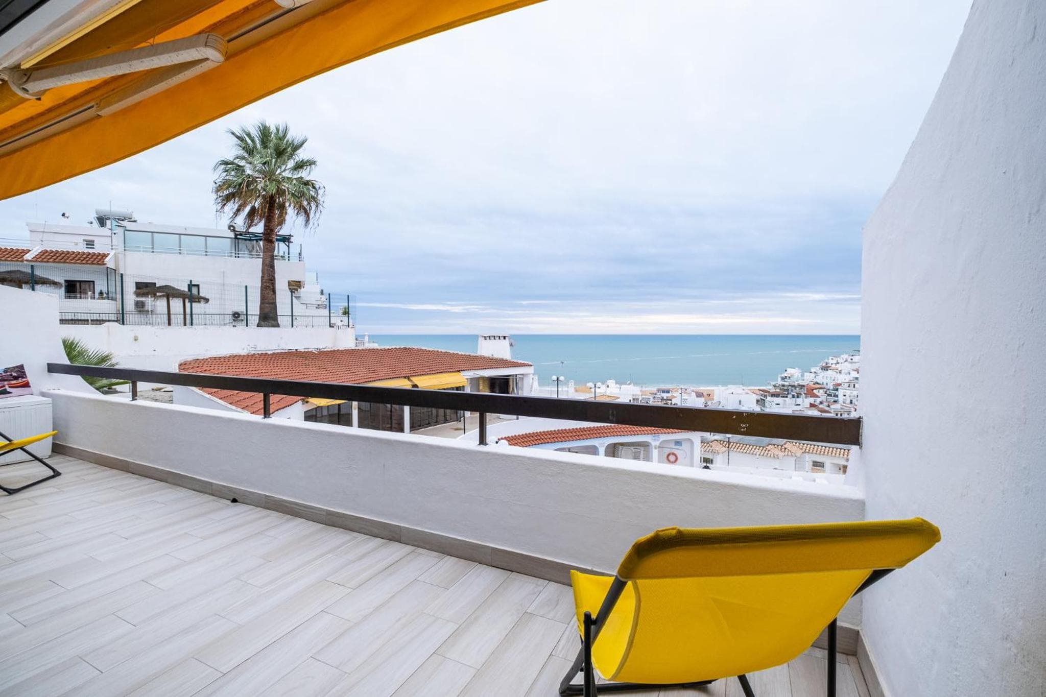 Luxurious Seaview Apartment with pool 5min Beach