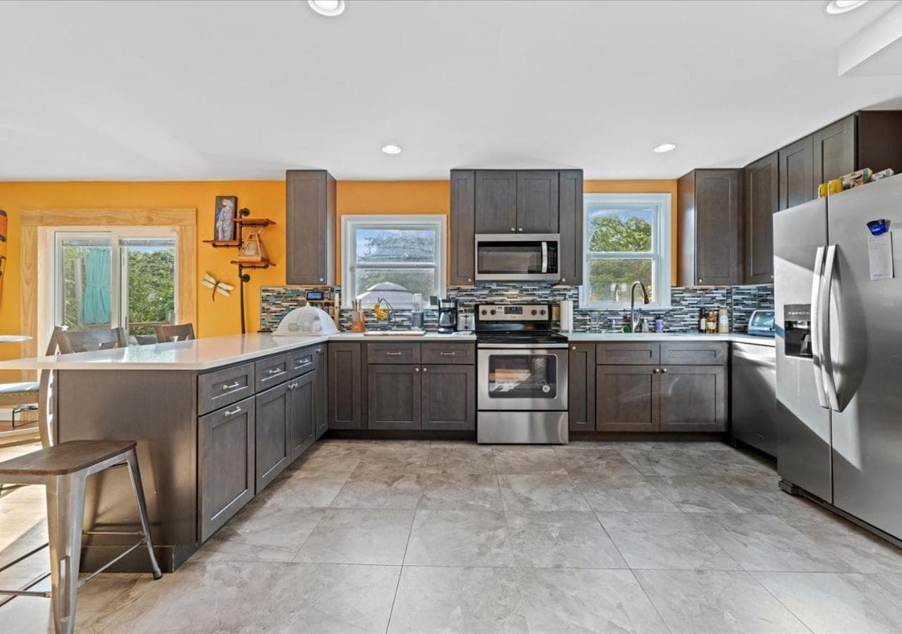 Charming 3 Bedroom House in a Quiet Neighborhood
