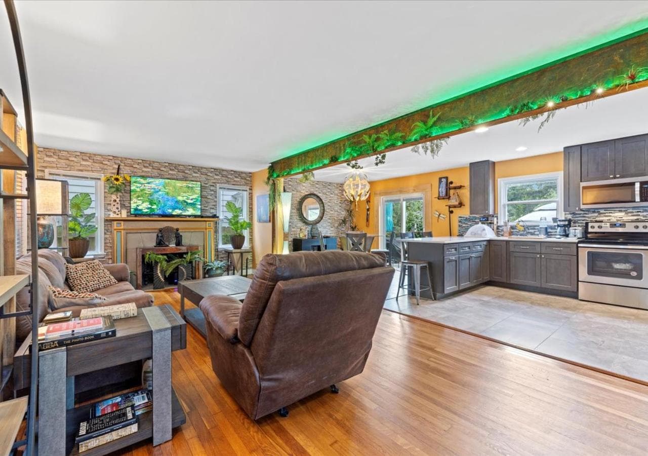 Charming 3 Bedroom House in a Quiet Neighborhood