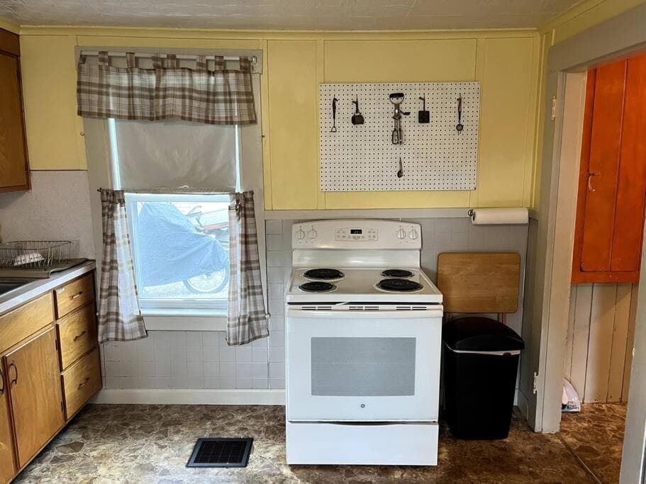 Cute 6-Bedroom Getaway in the heart of Littleton