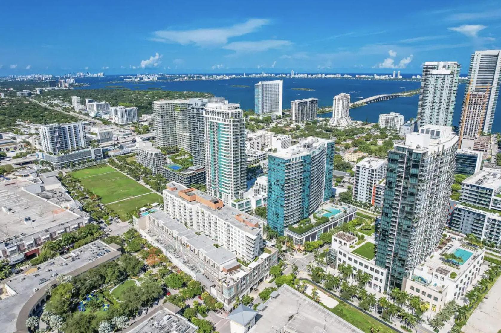 Beautiful 1BD 1BTH at Midblock FREE PARKING