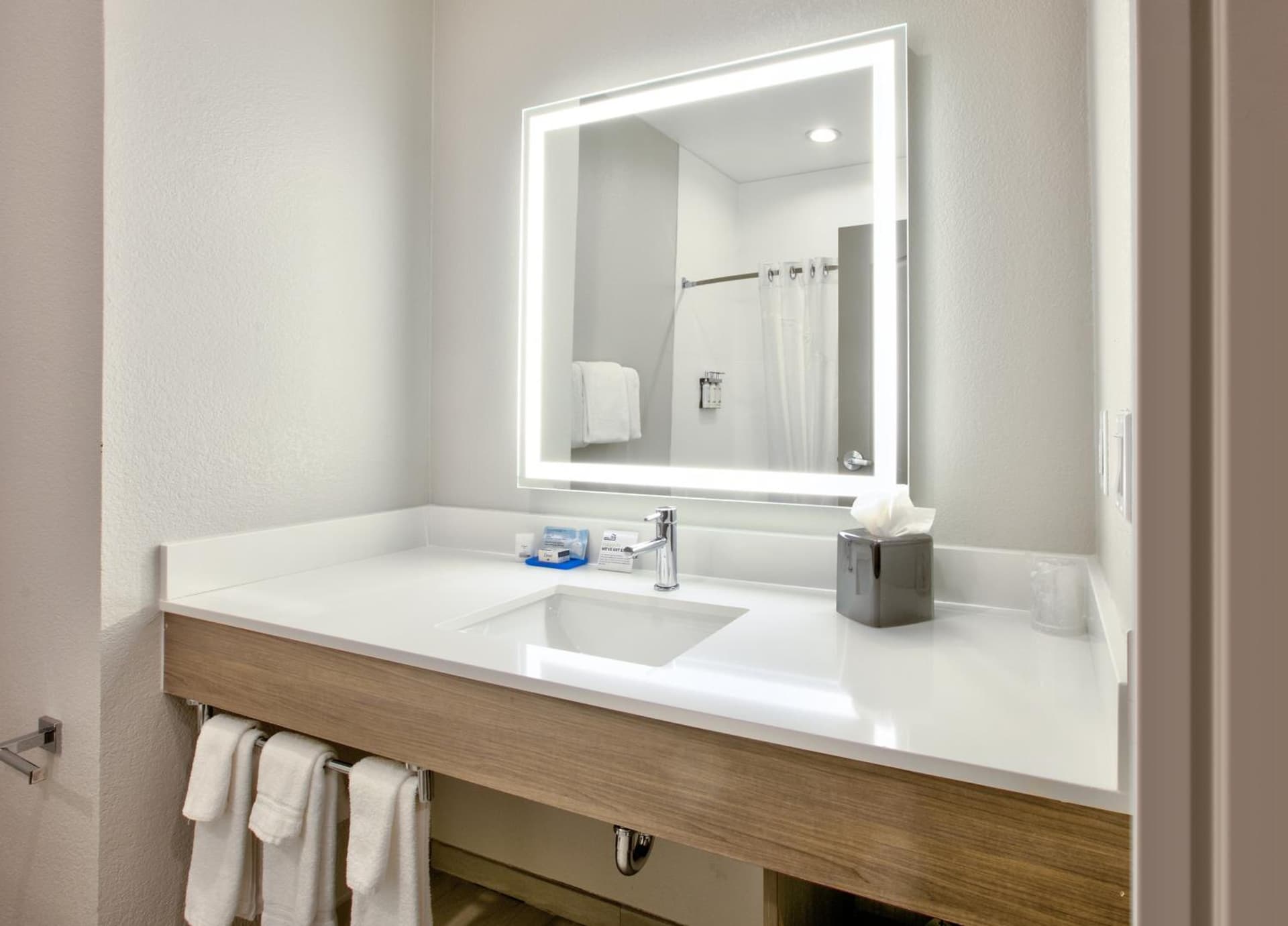 Holiday Inn Express & Suites North Dallas at Preston by IHG