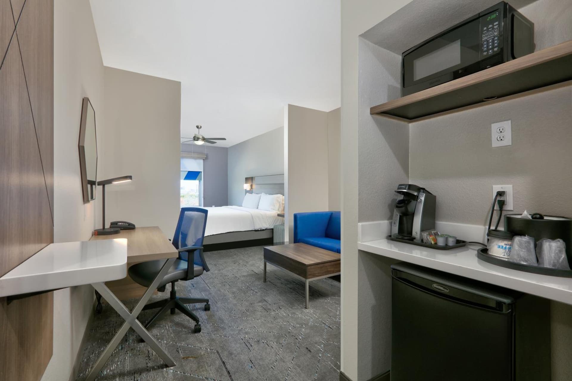 Holiday Inn Express & Suites North Dallas at Preston by IHG
