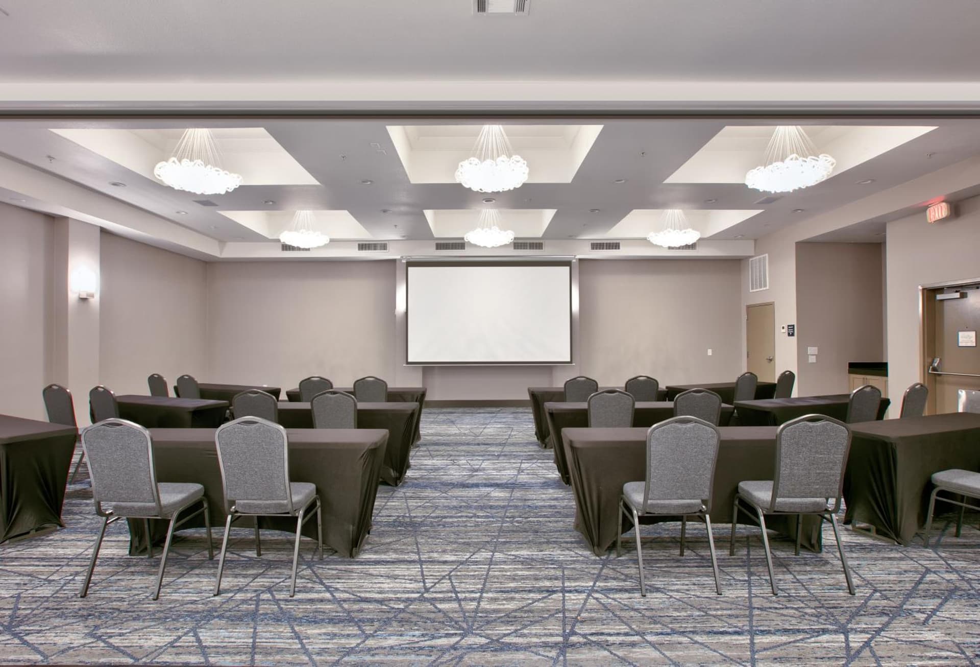 Holiday Inn Express & Suites North Dallas at Preston by IHG