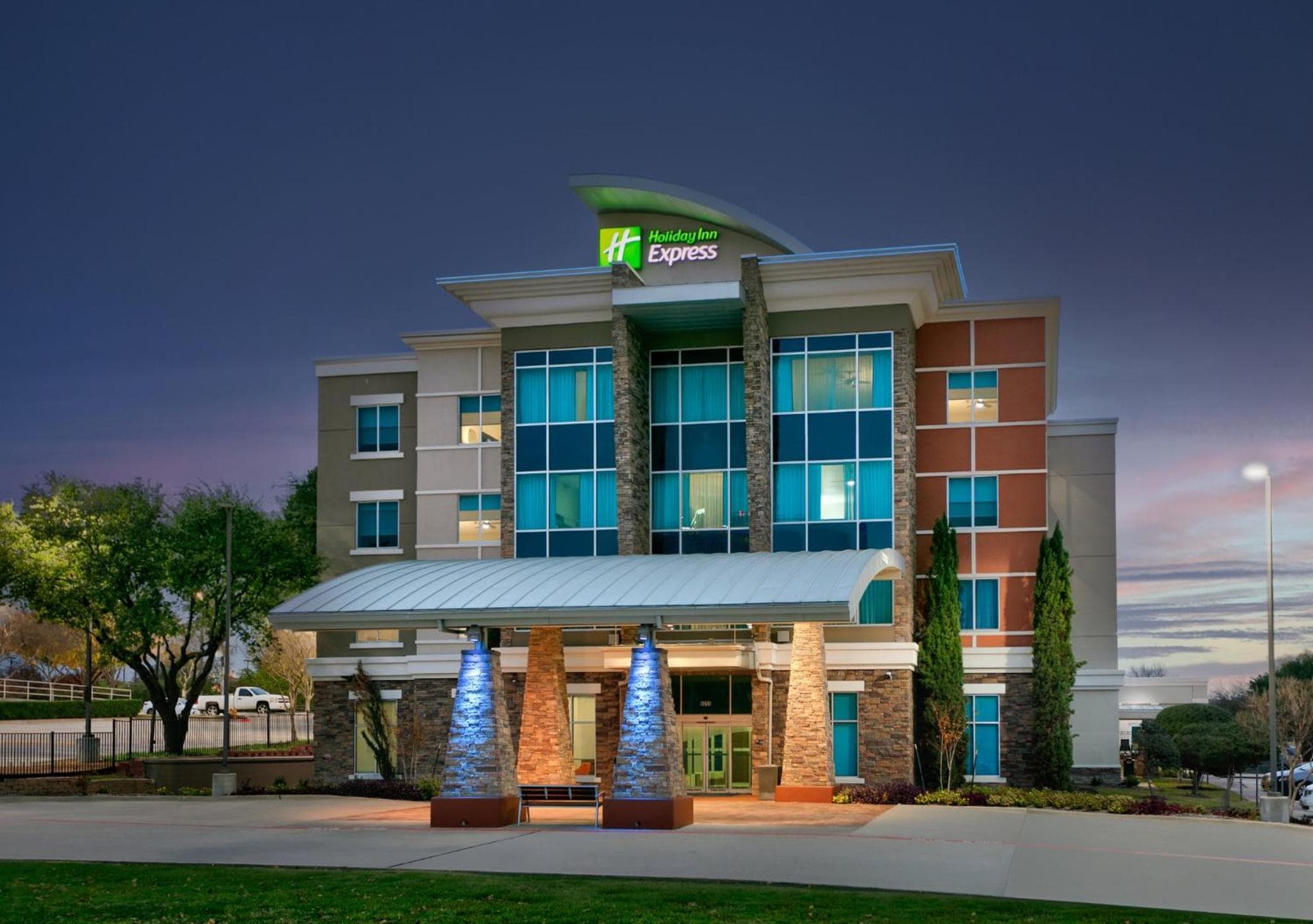 Holiday Inn Express & Suites North Dallas at Preston by IHG