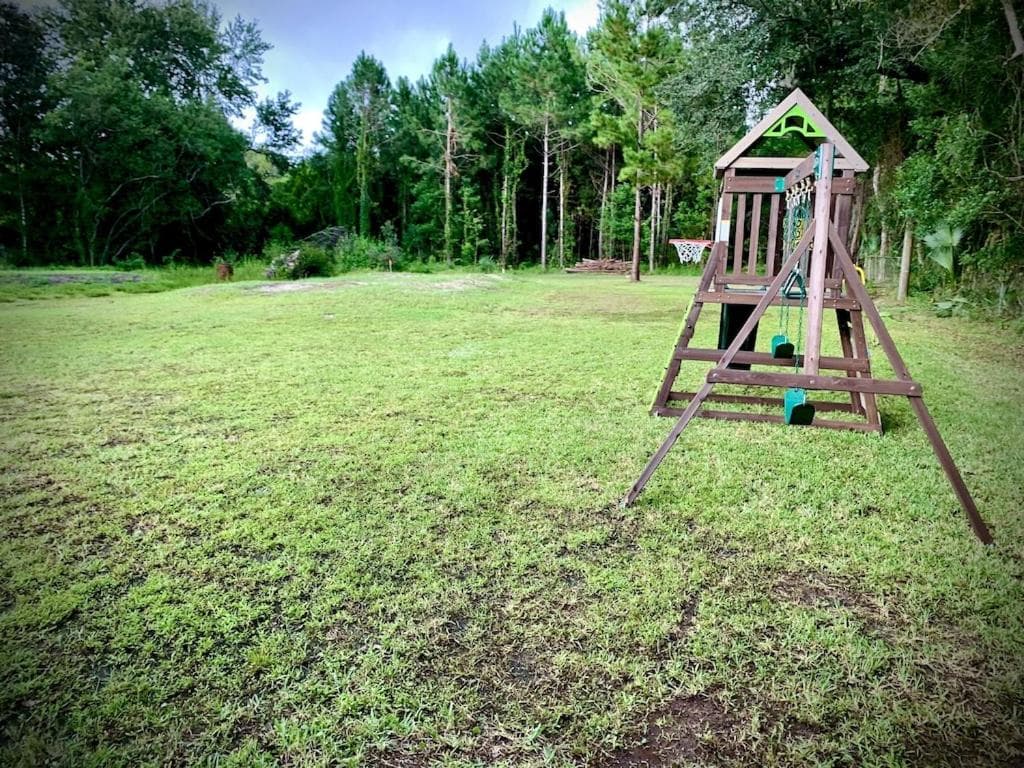 *New 4 bdrm home* minutes from JAX Intl. airport!