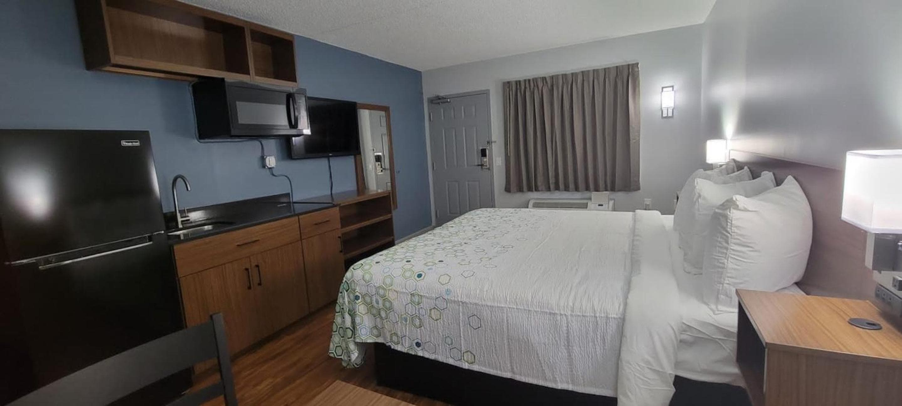 HomeTowne Studios by Red Roof Egg Harbor-Atlantic City Airport