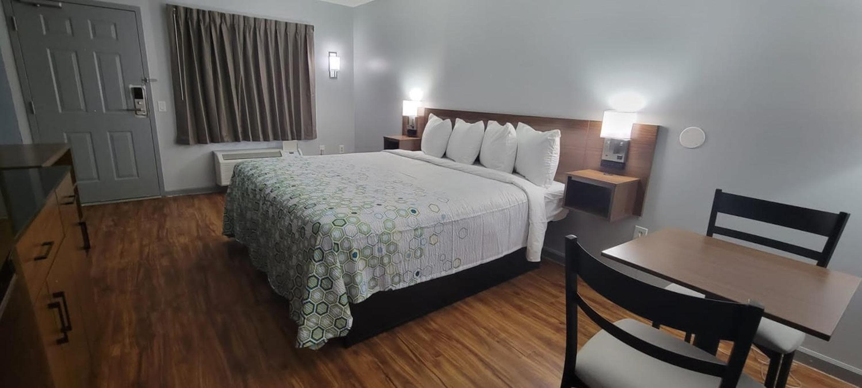 HomeTowne Studios by Red Roof Egg Harbor-Atlantic City Airport