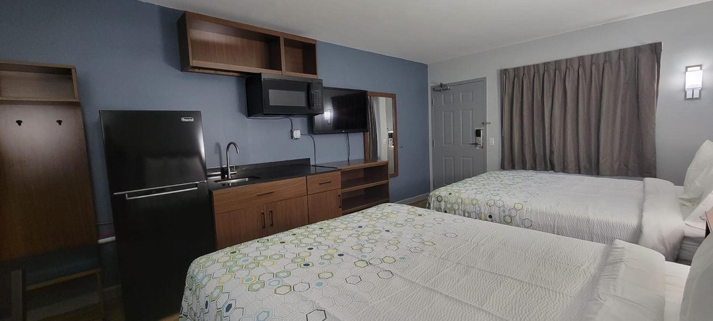 HomeTowne Studios by Red Roof Egg Harbor-Atlantic City Airport