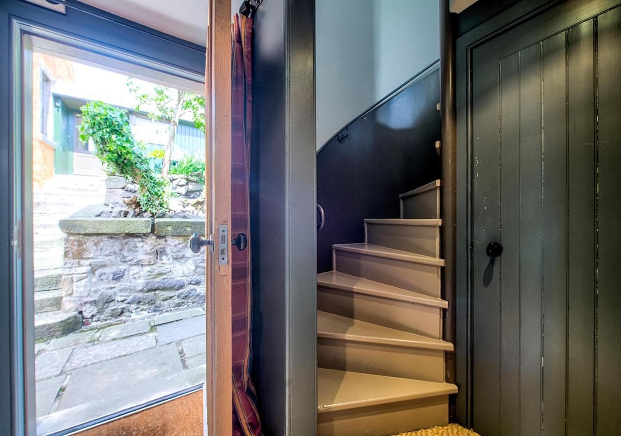 Rock House - Photographer's Studio - Historic Gem in the heart of the City