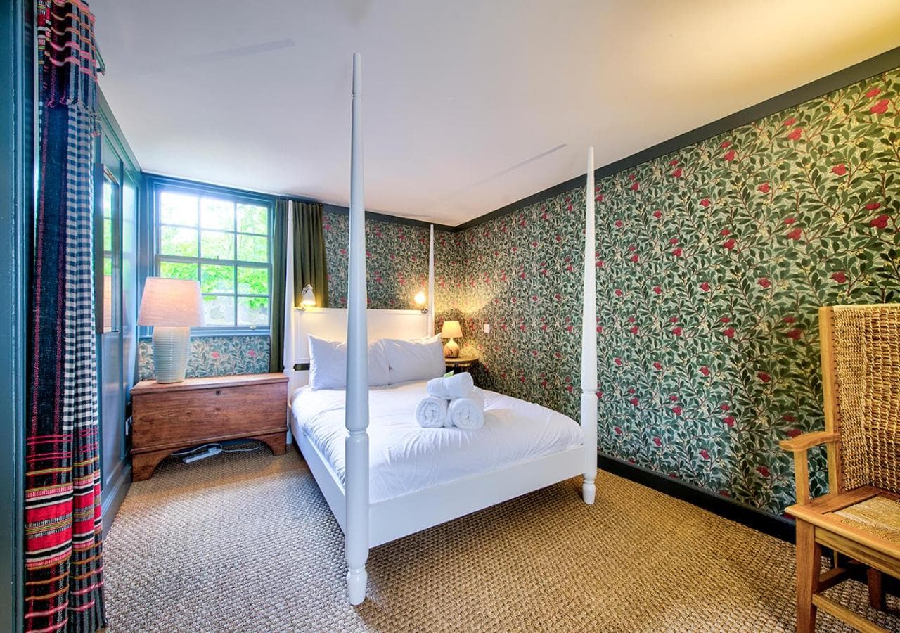 Rock House - Photographer's Studio - Historic Gem in the heart of the City