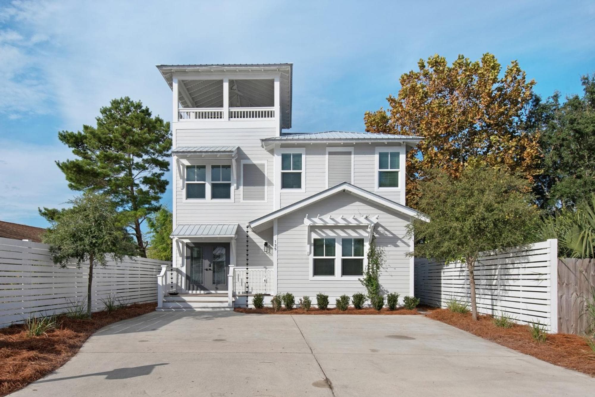 Golf Cart, 3 King Beds, Covered Rooftop Area, Half Mile to Beach!