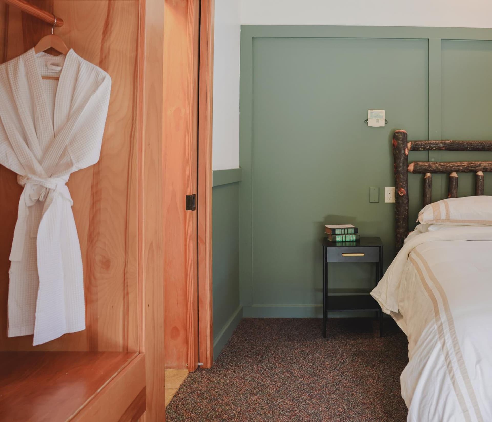 Outland Chalet & Suites Great Smoky Mountains