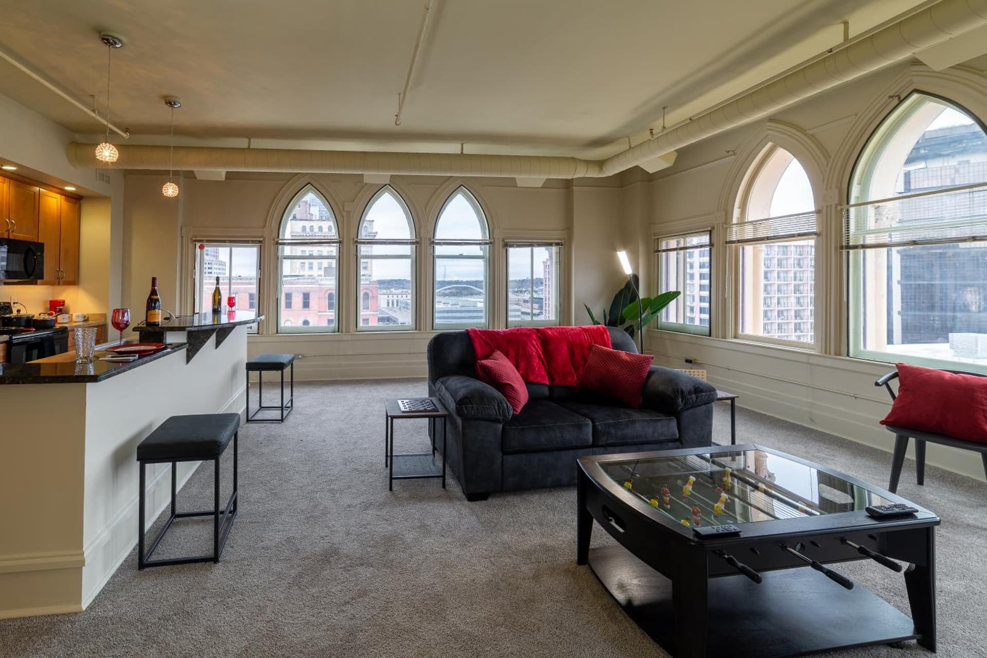 King bed w/ Panoramic Views of DT!