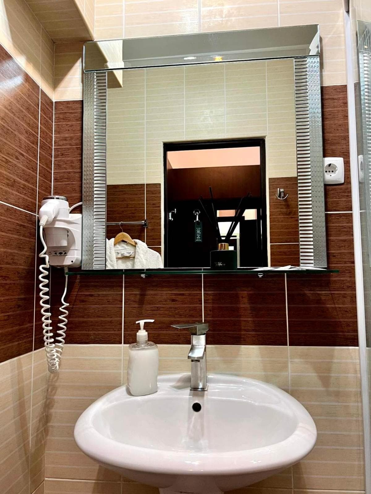 IRIS Hotel