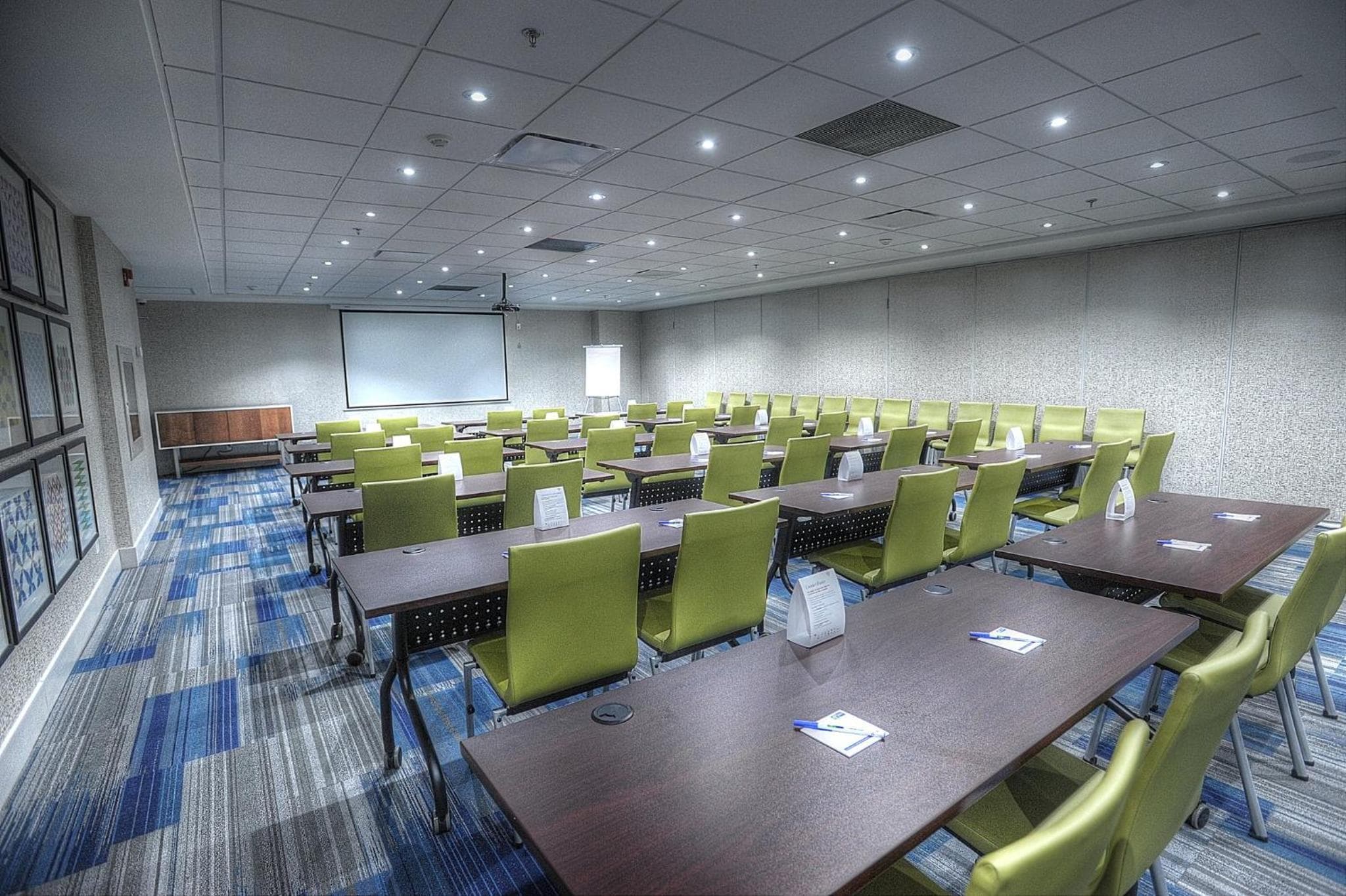 Holiday Inn Express & Suites Toronto Airport West by IHG