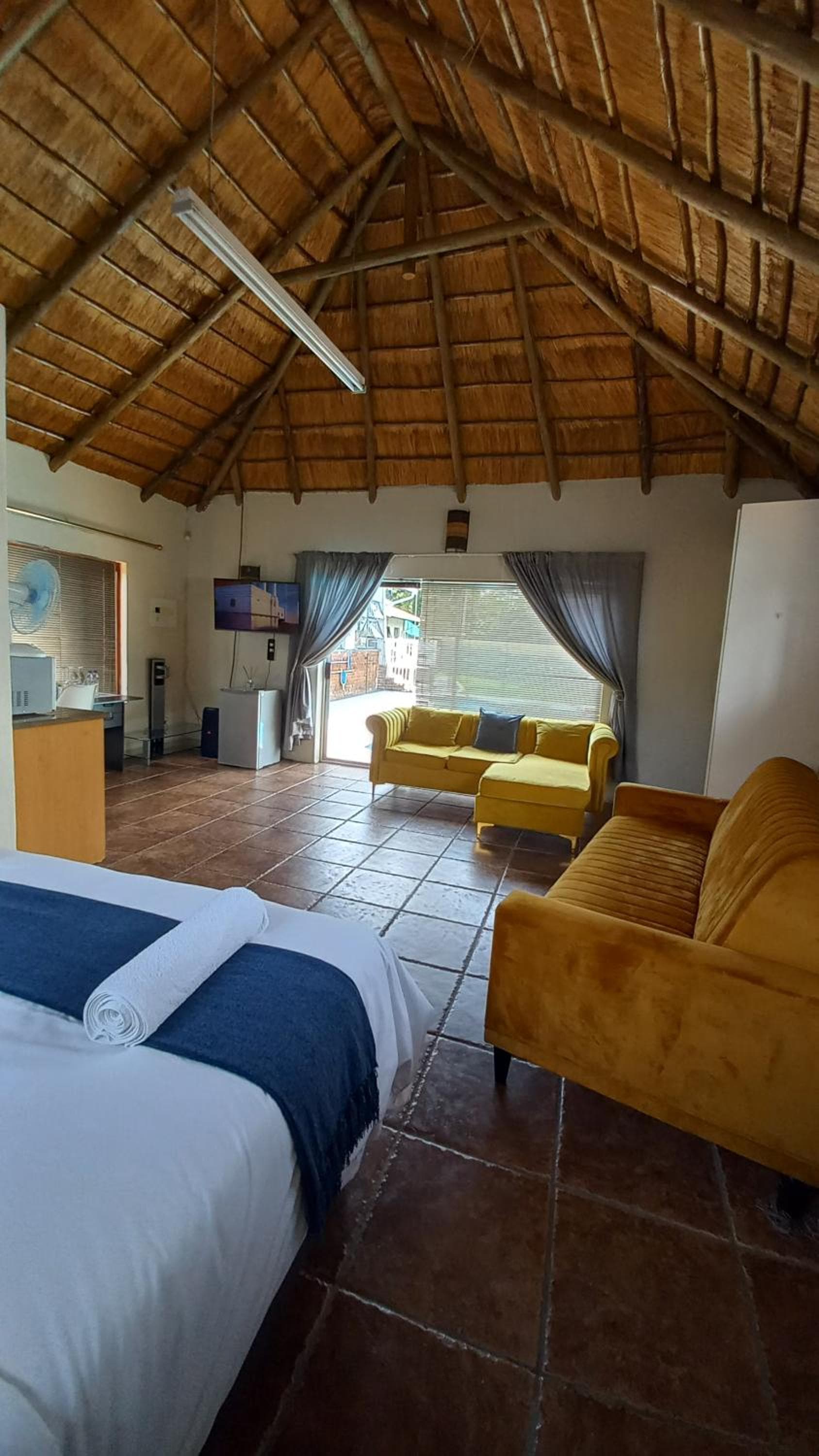28 at Van Den Bos International Guesthouse