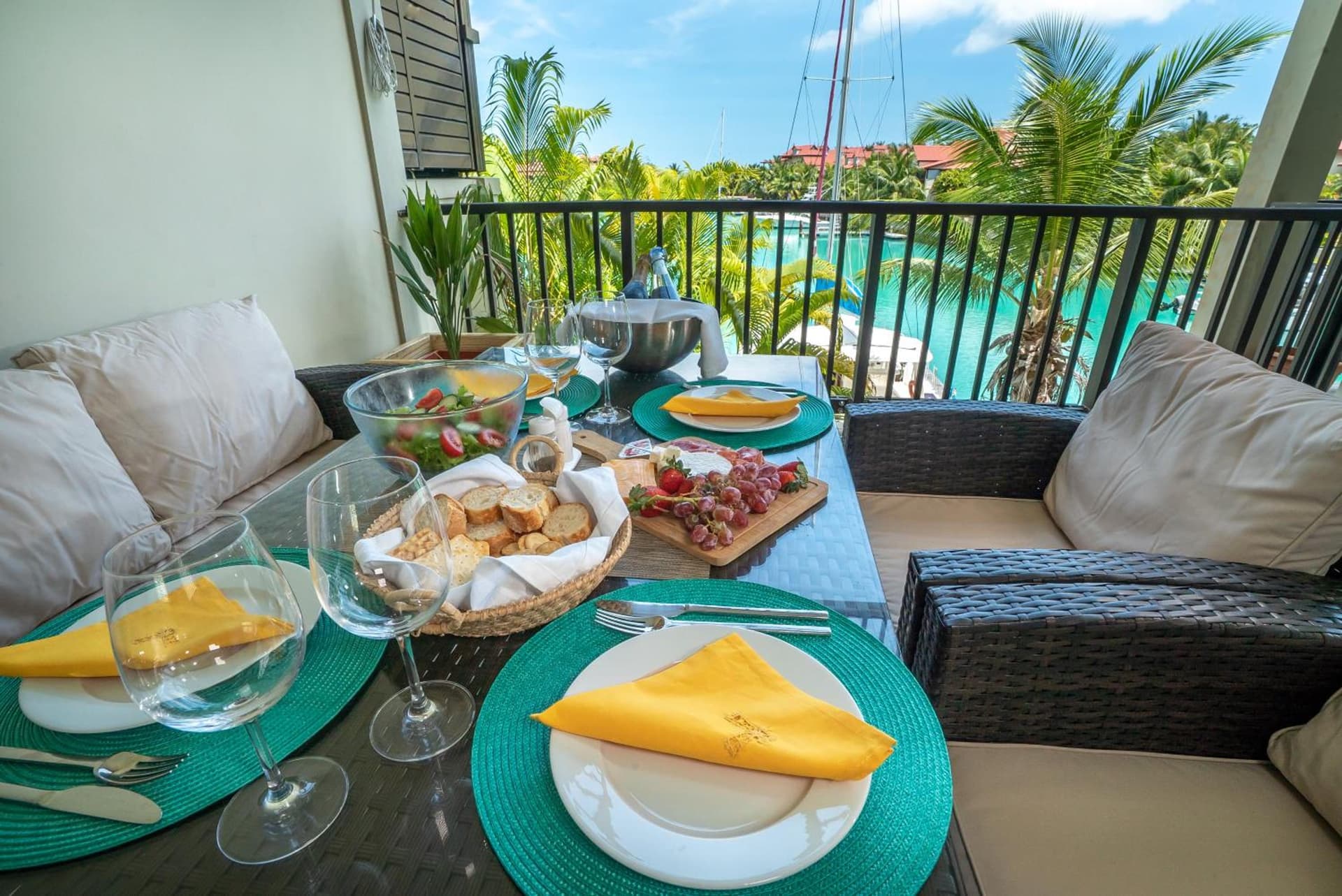 P146A13 - Eden Island Self Catering Apartment Self Check In