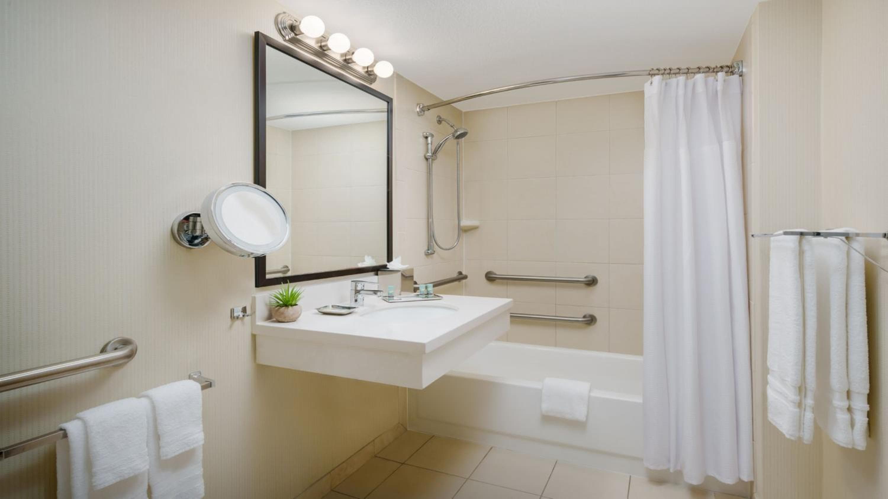 Crowne Plaza Phoenix Airport - PHX by IHG
