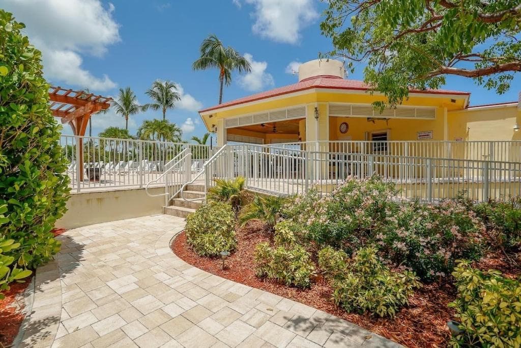 Islamorada Paradise Overlooking the Fabulous Florida Bay.