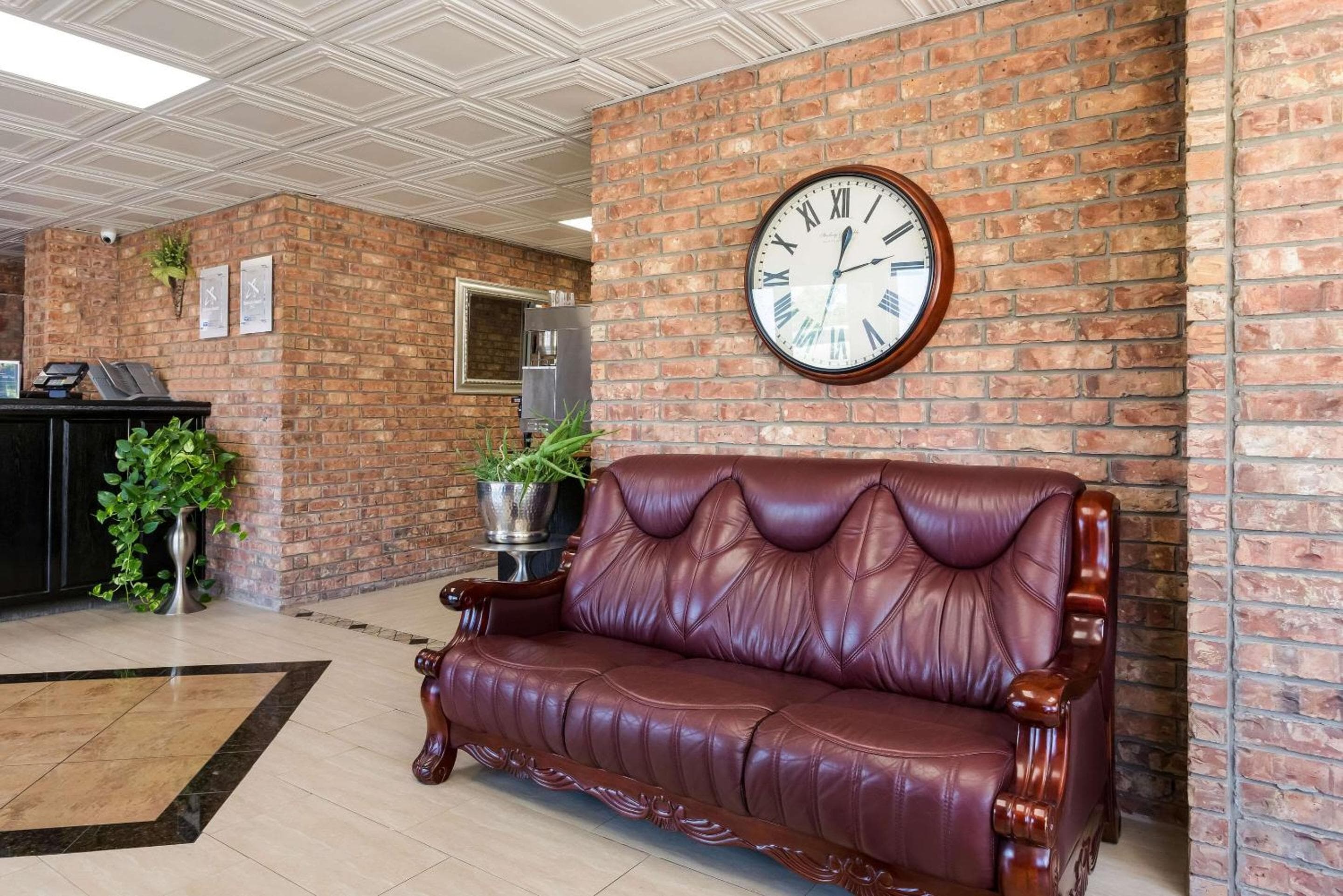 Rodeway Inn Branson, Brick House