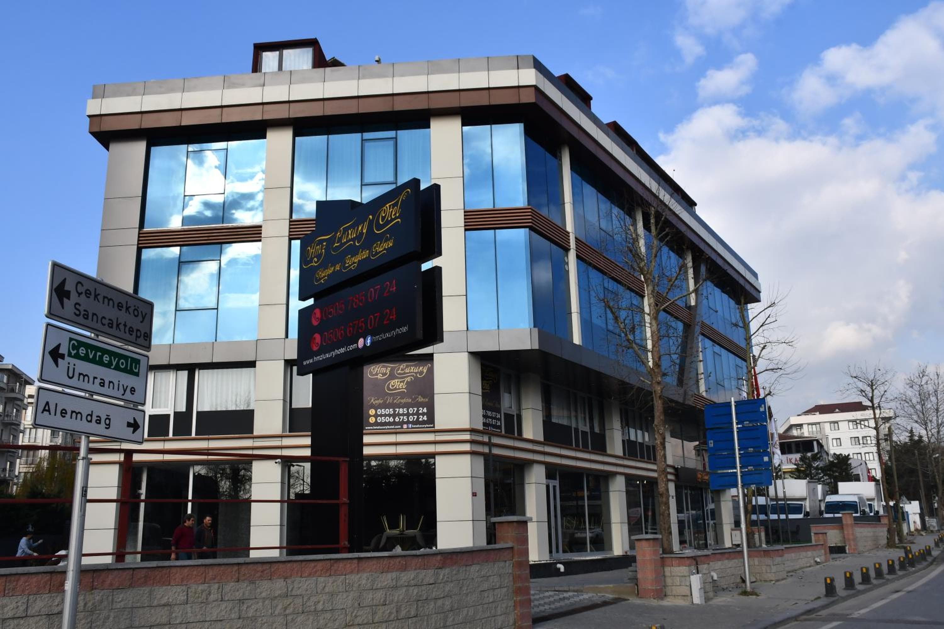 Hmz LUXURY HOTEL