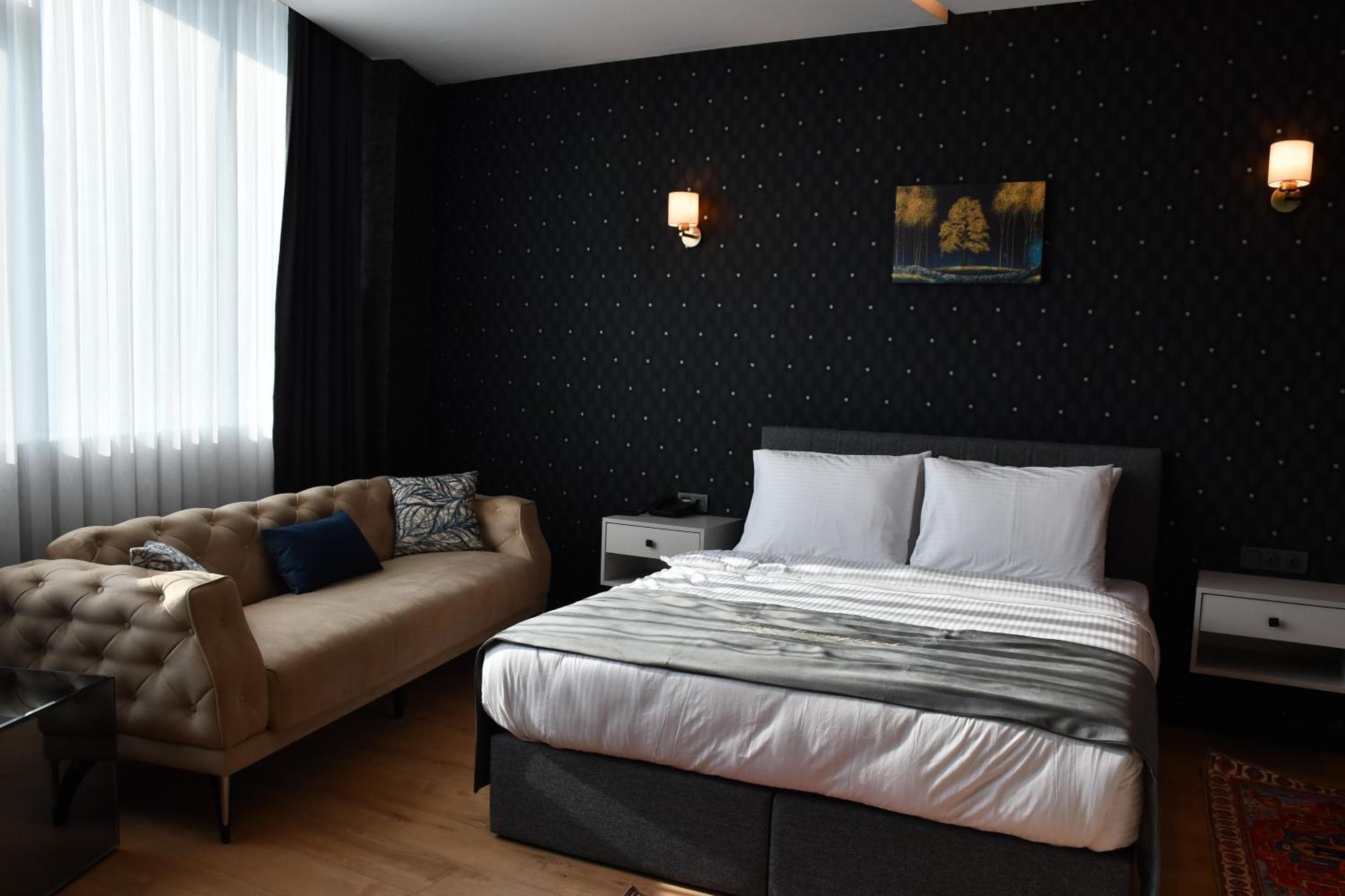 Hmz LUXURY HOTEL