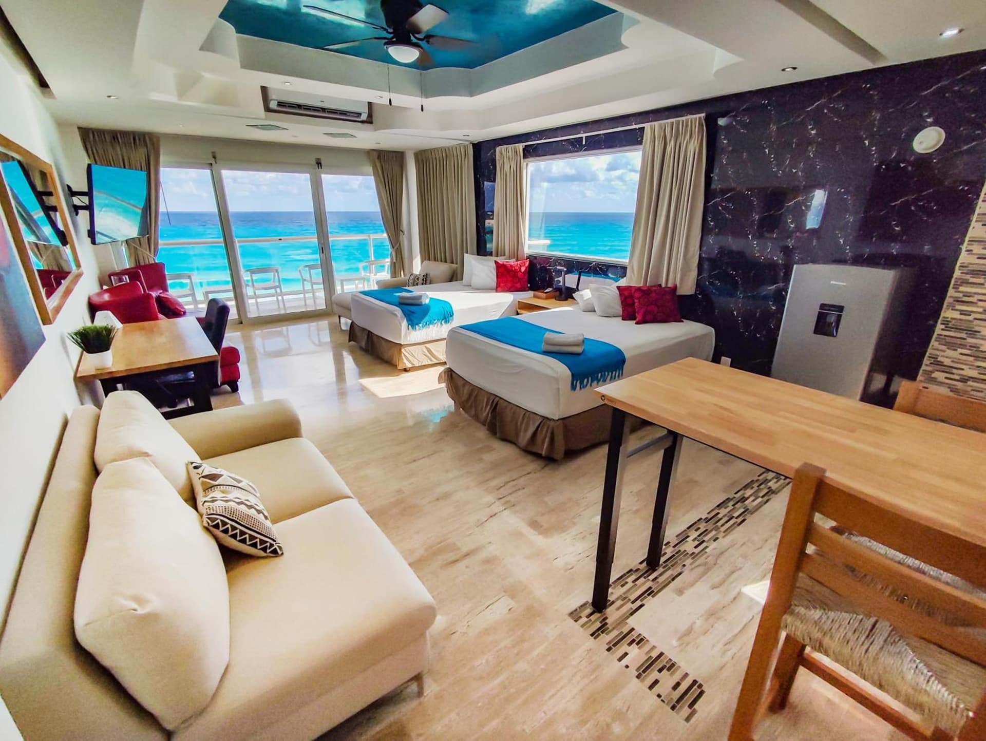 Paradise Beachfront & Nightlife Heart