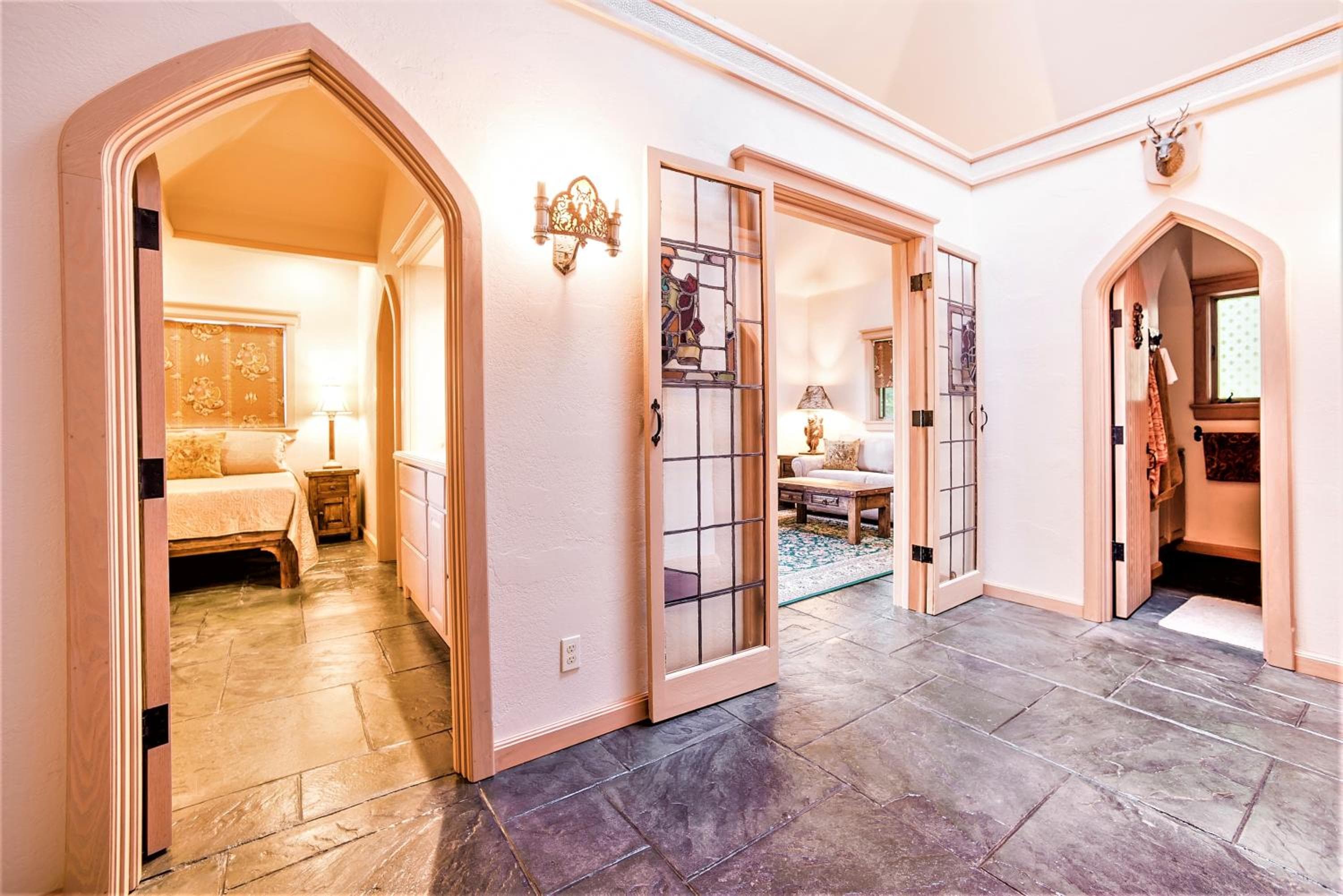 HIGHLANDS CASTLE overlooking Lake George plus 2 other CASTLES & SUITES