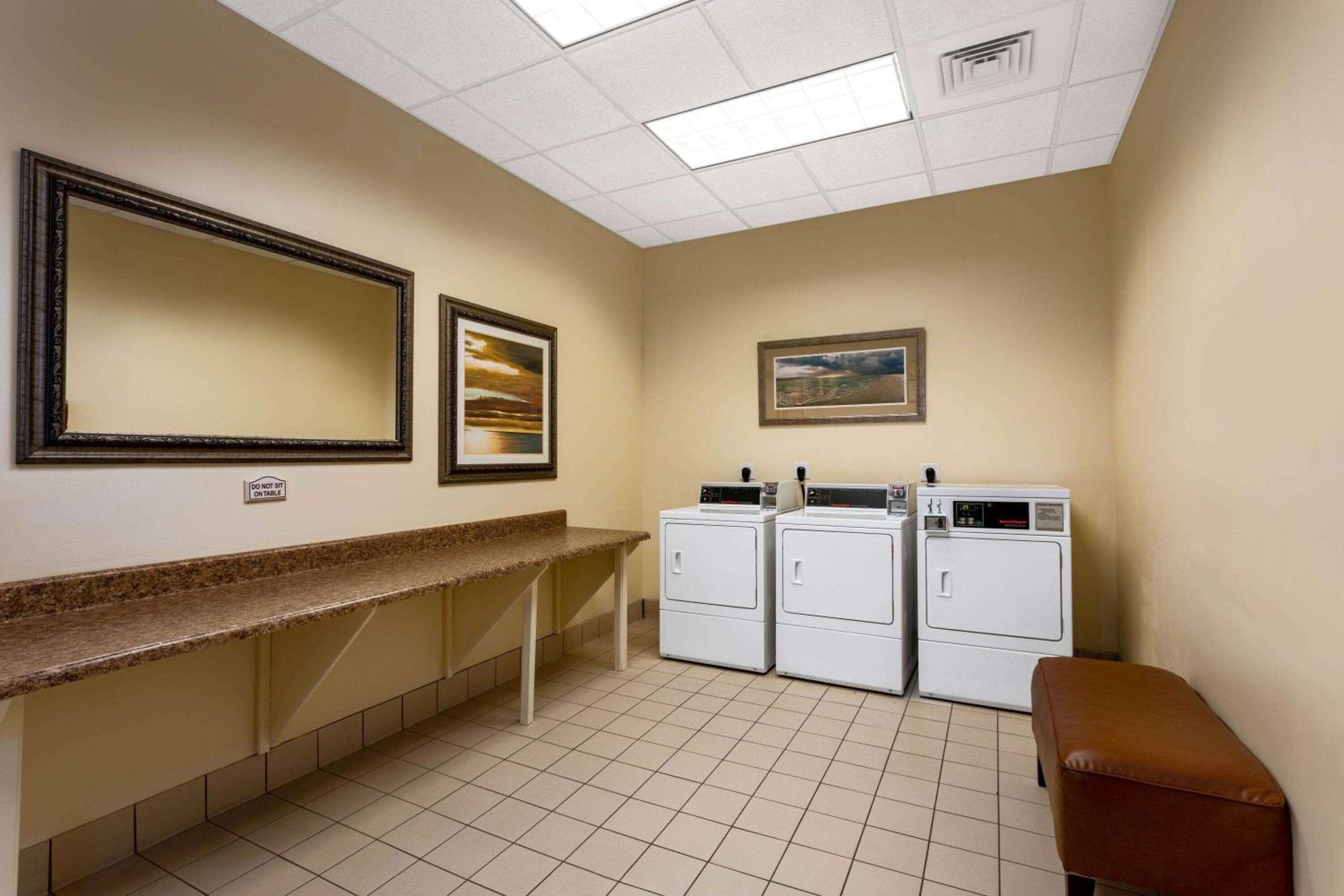Hawthorn Extended Stay by Wyndham West Palm Beach Airport