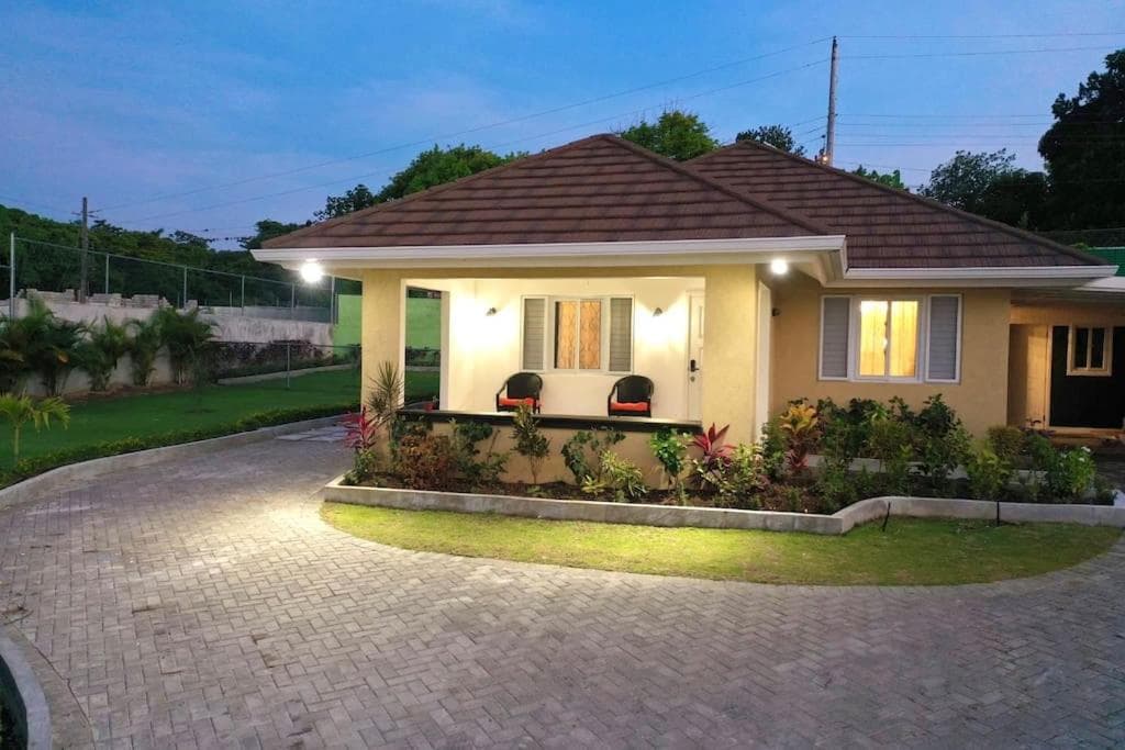 LovelyModern 3BD VacationHome JAAA