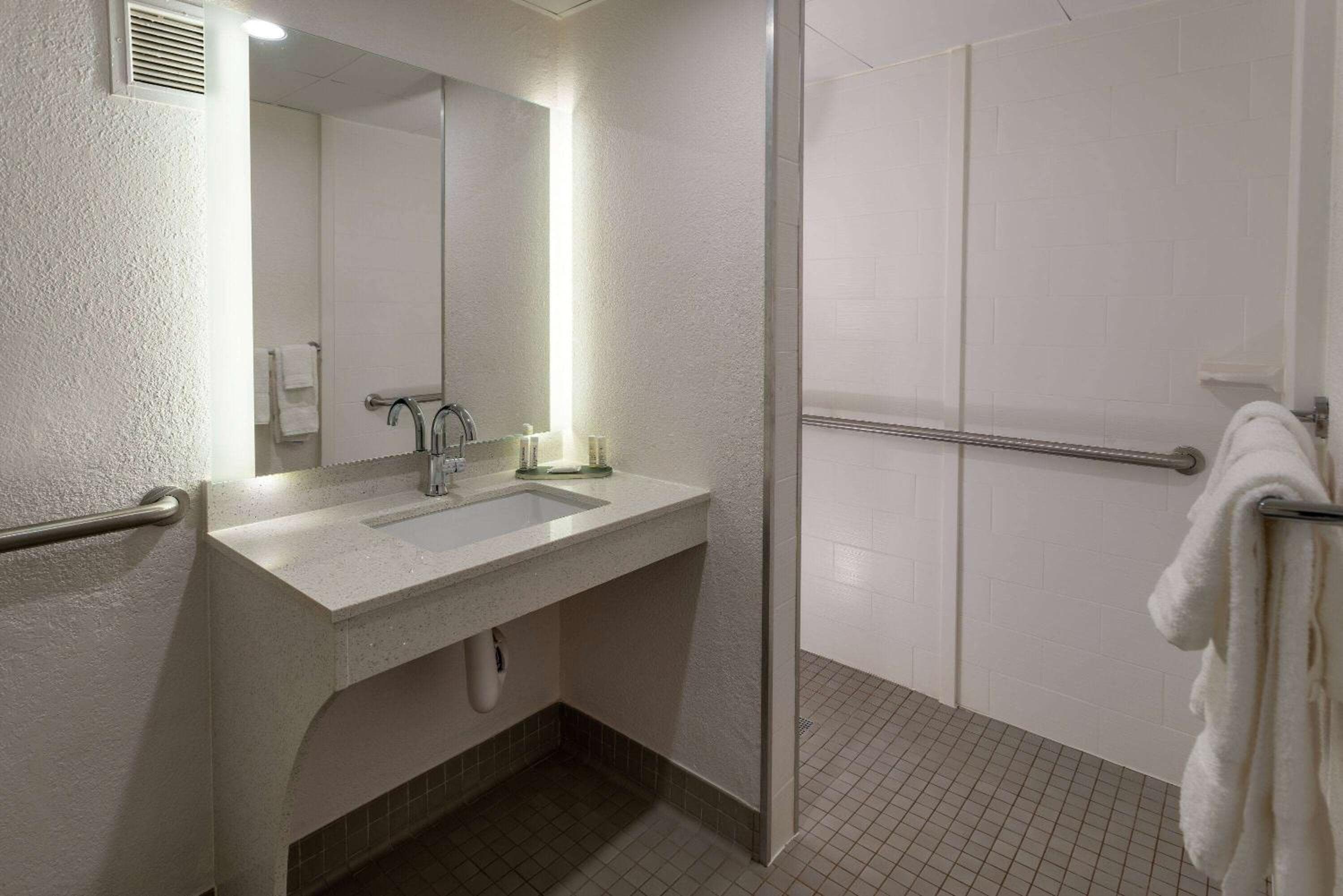 Baymont by Wyndham White Plains - Elmsford