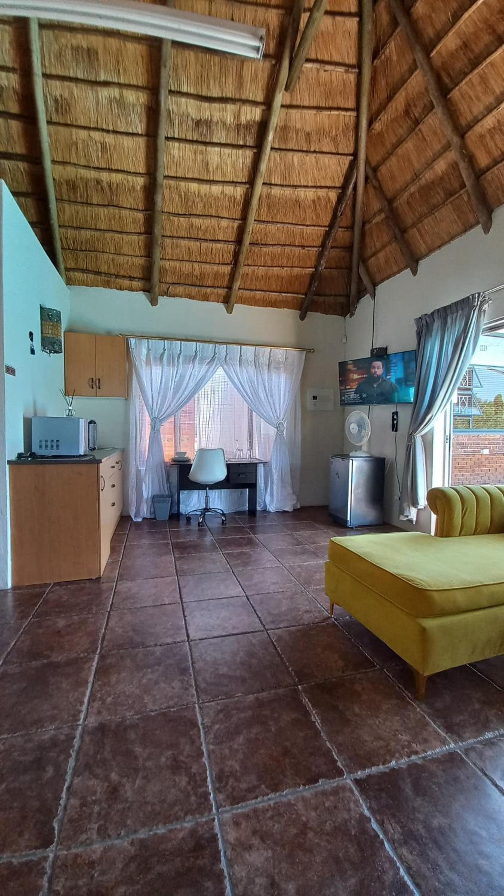 28 at Van Den Bos International Guesthouse