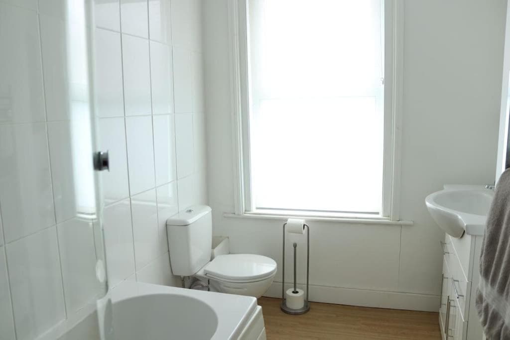 Central Worthing, 3 bedrooms, 600m from beach