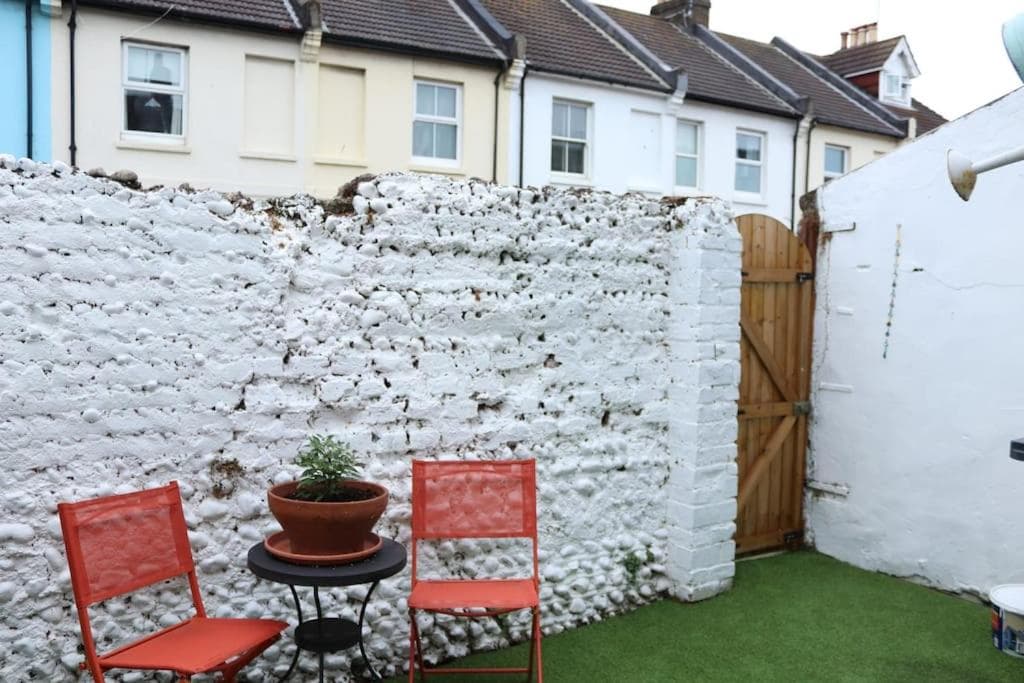Central Worthing, 3 bedrooms, 600m from beach