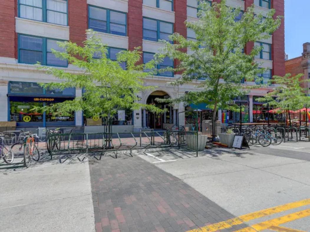 Downtown Digs-View of the City! Stay above local restaurants and nightlife, posh amenities heated toilet seat, oversized rain shower head in glass shower, 