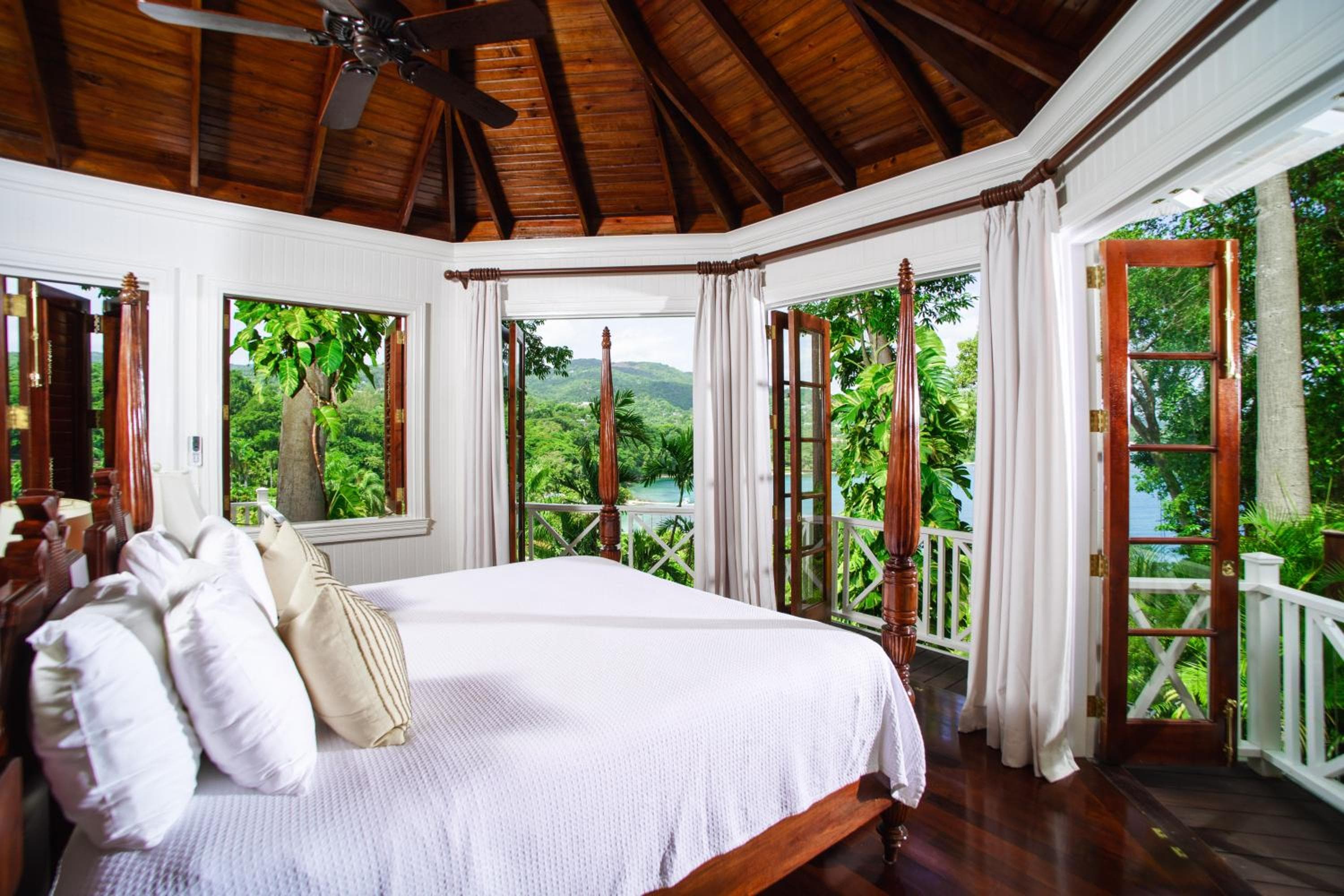 Round Hill Hotel & Villas