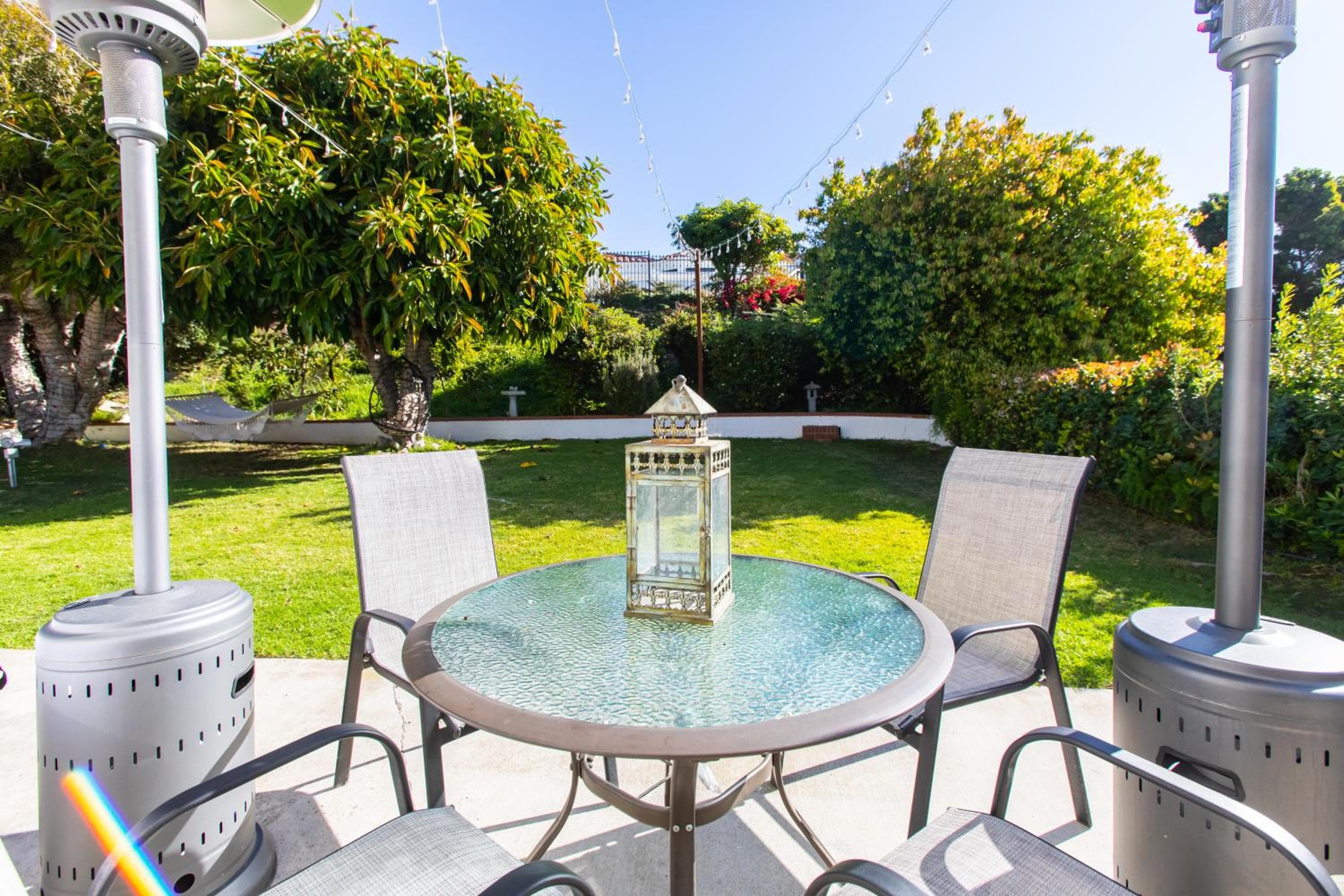 Spacious Family Retreat! Sleeps 12 + huge backyard
