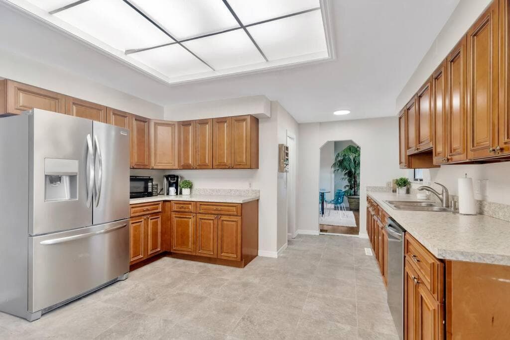 Huge 8BR wHTD Pool Ensuites Games Near Beach