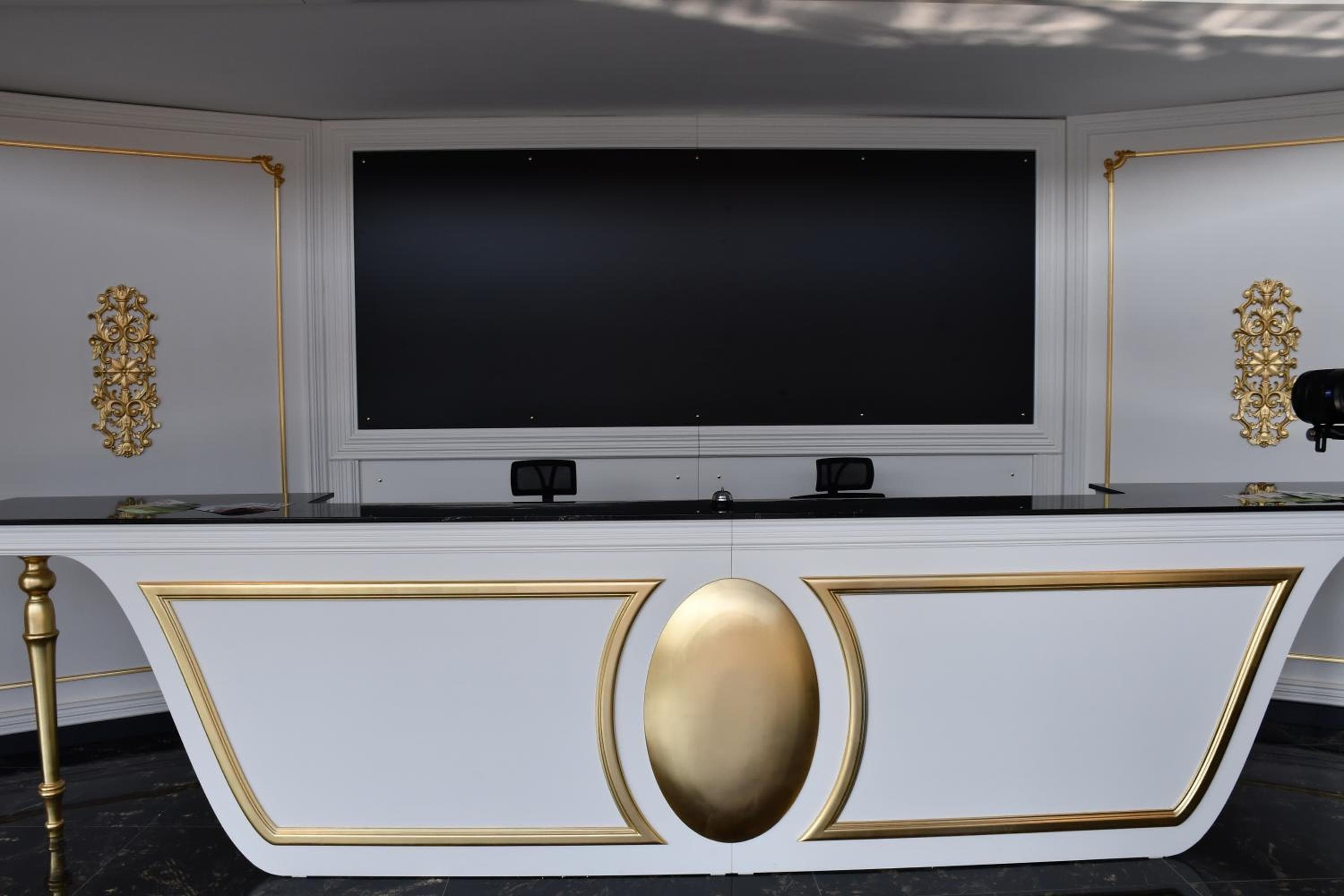Hmz LUXURY HOTEL