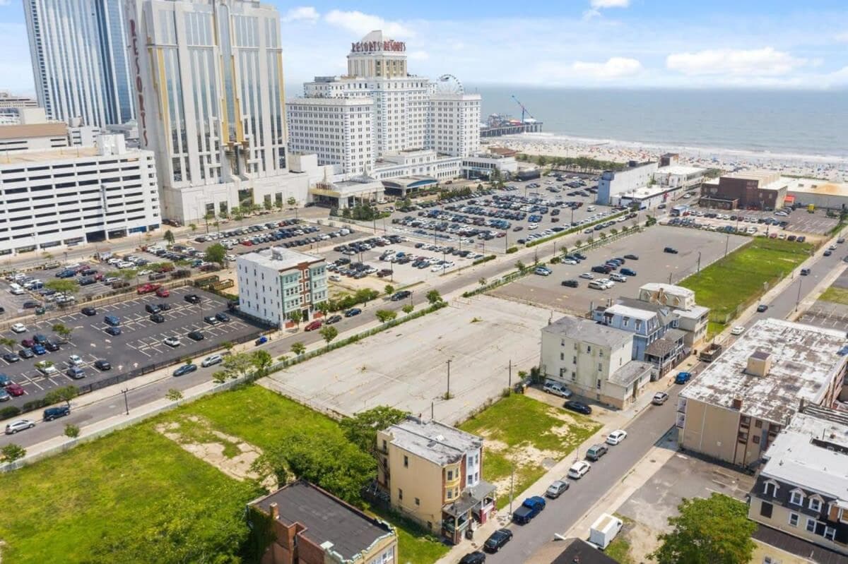 5BR Beach Block Orange Loop Steps from Boardwalk