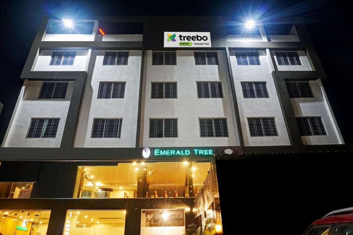 Treebo Trend Emerald Tree Chakan