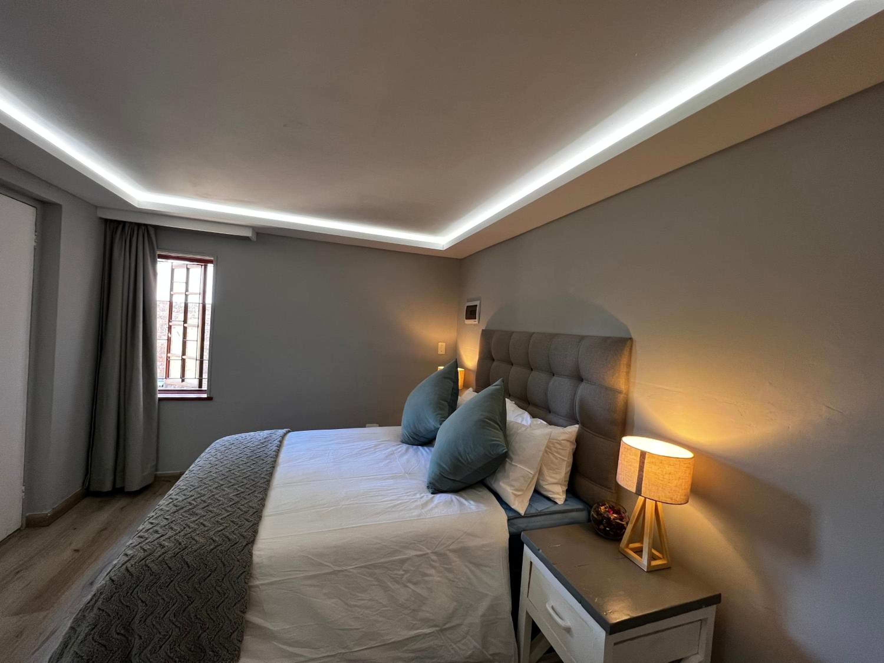 Footprints Self Catering Indoor Heated Pool and Fireplaces