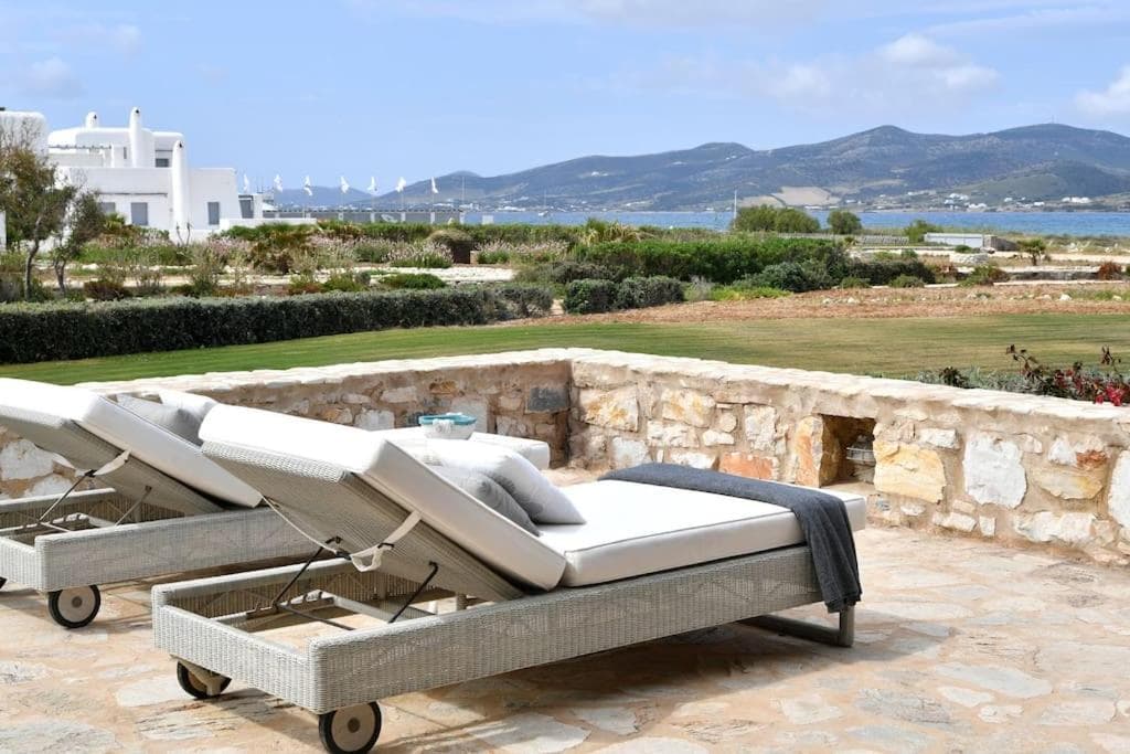 Sunray Pounta Paros Beachfront Villa near Kitesurf