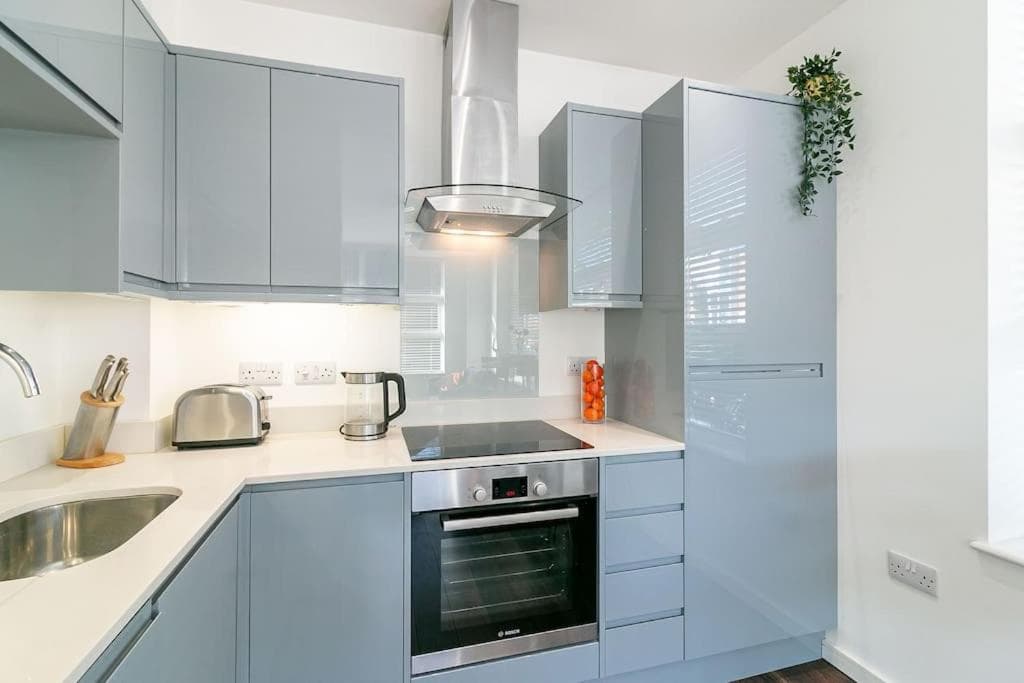 One Bedroom Apartment By Vesta Serviced Accommodation & Short Lets St Albans With Free Parking & Free WiFi