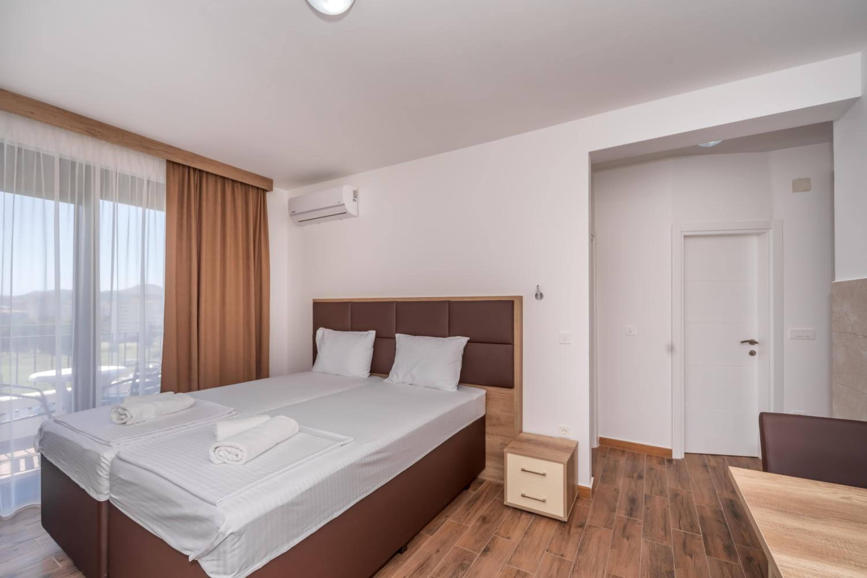 Hotel Pharos