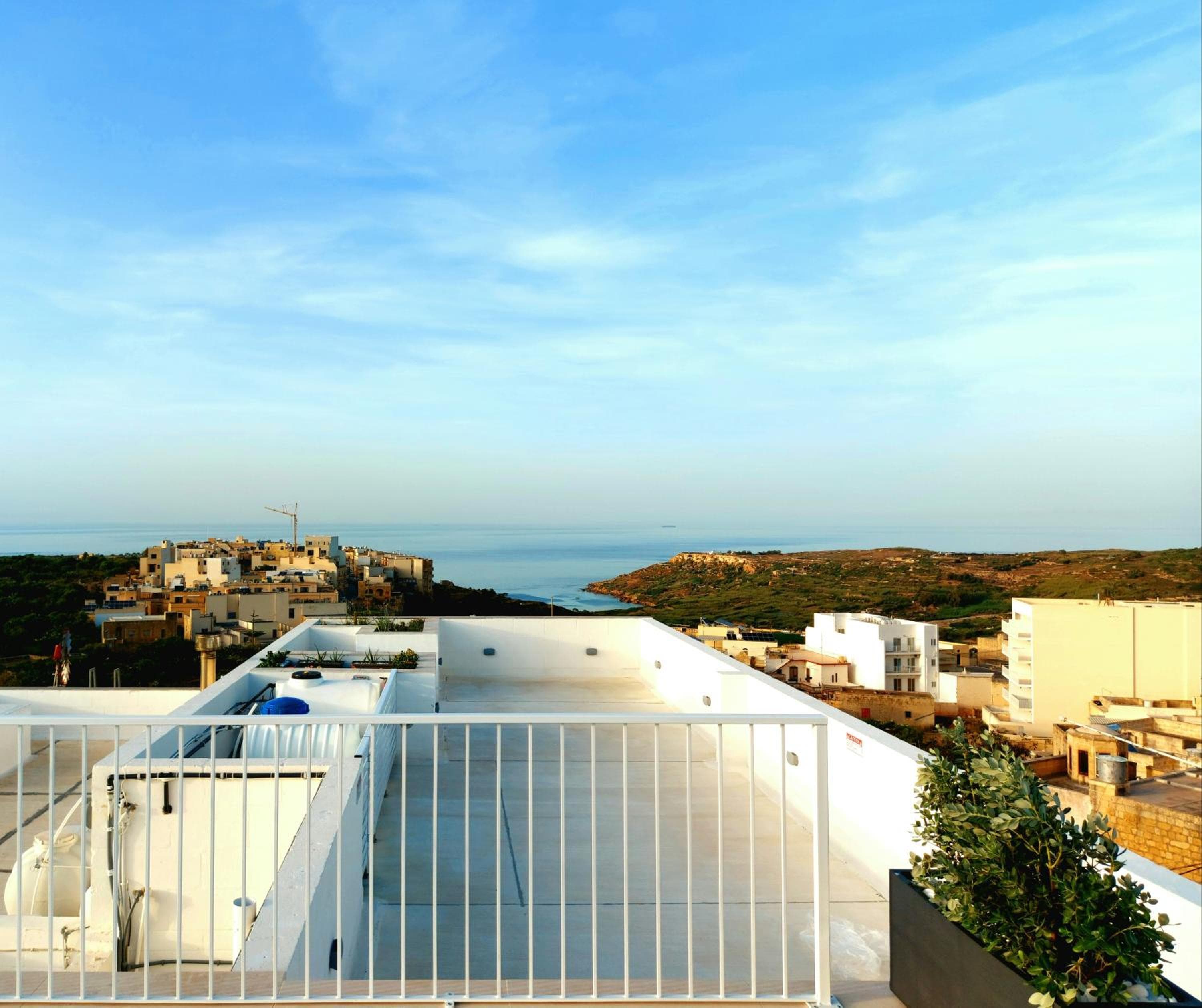 Nebur Penthouse, Sea Views & Private Roof Top Pool